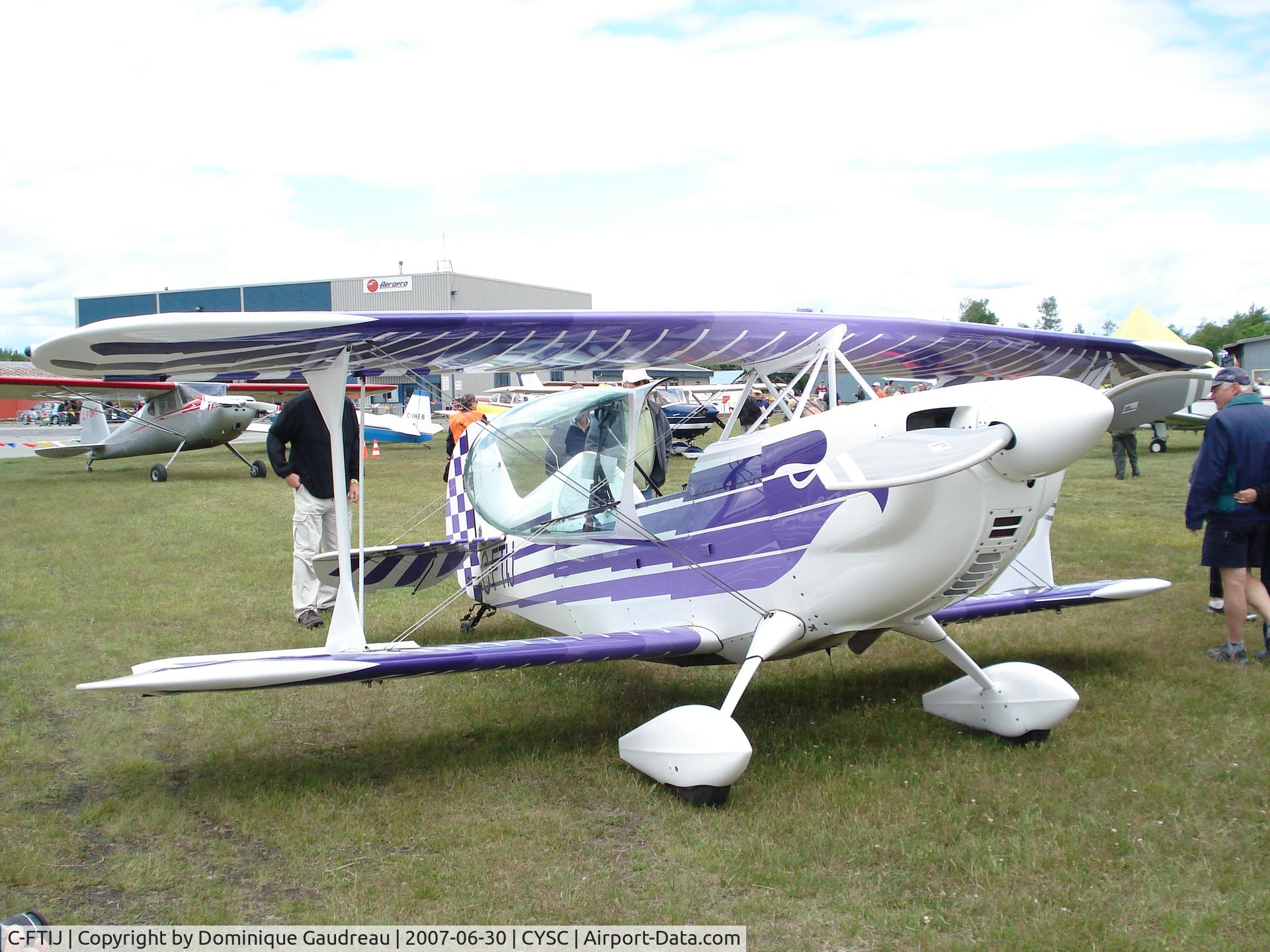 C-FTIJ, 1996 Christen Eagle II C/N PS-1, Faucheurs de marguerites