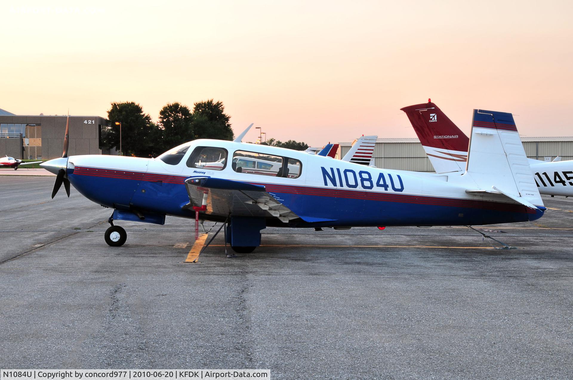 N1084U, 1995 Mooney M20M Bravo C/N 27-0201, Seen at KFDK on 6/20/2010