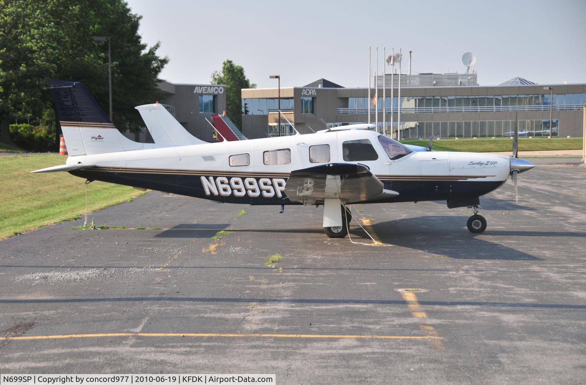 N699SP, 1996 Piper PA-32R-301 C/N 3246023, Seen at KFDK on 6/19/2010