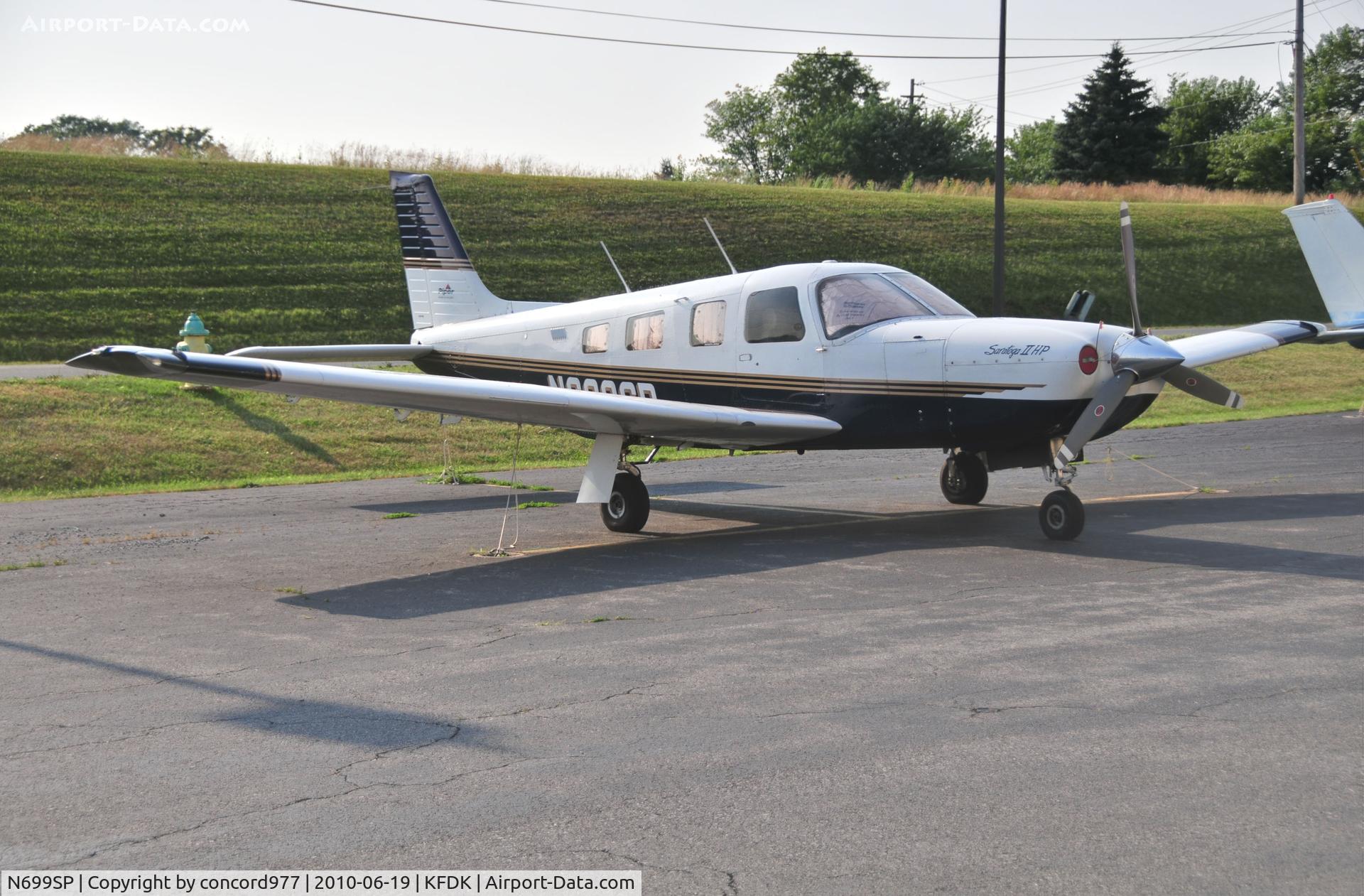 N699SP, 1996 Piper PA-32R-301 C/N 3246023, Seen at KFDK on 6/19/2010