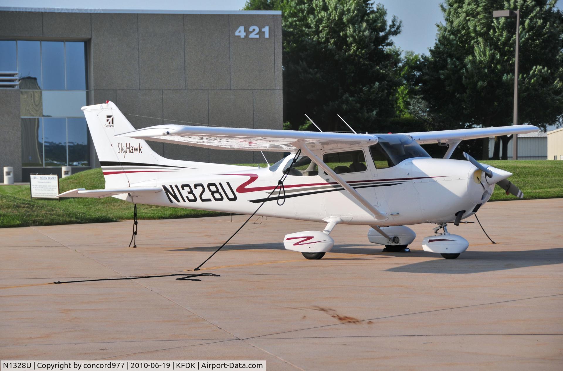 N1328U, 1976 Cessna 172M C/N 17267016, Seen at KFDK on 6/19/2010