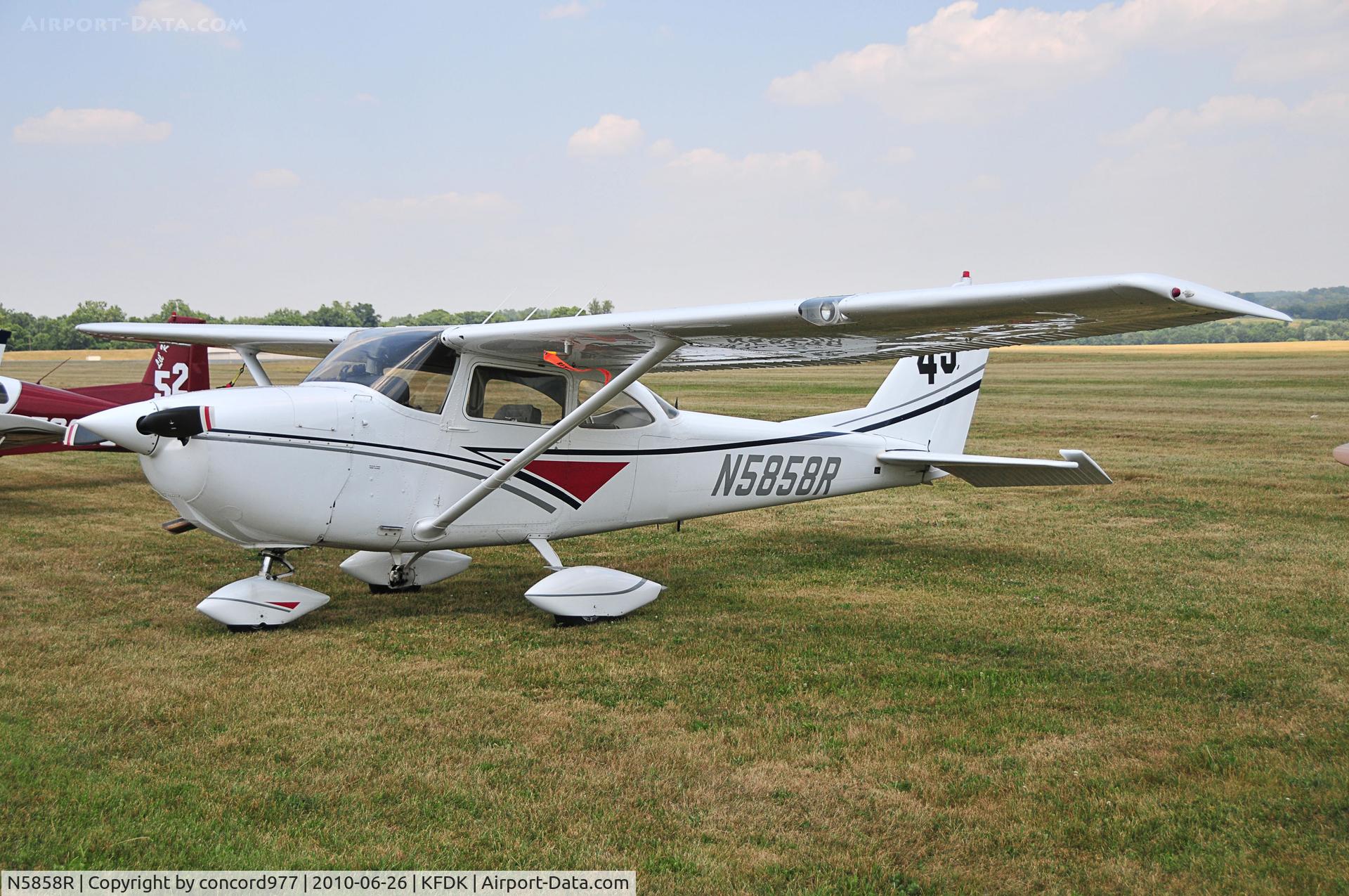N5858R, 1965 Cessna 172G C/N 17253527, Seen at KFDK on 6/26/2010