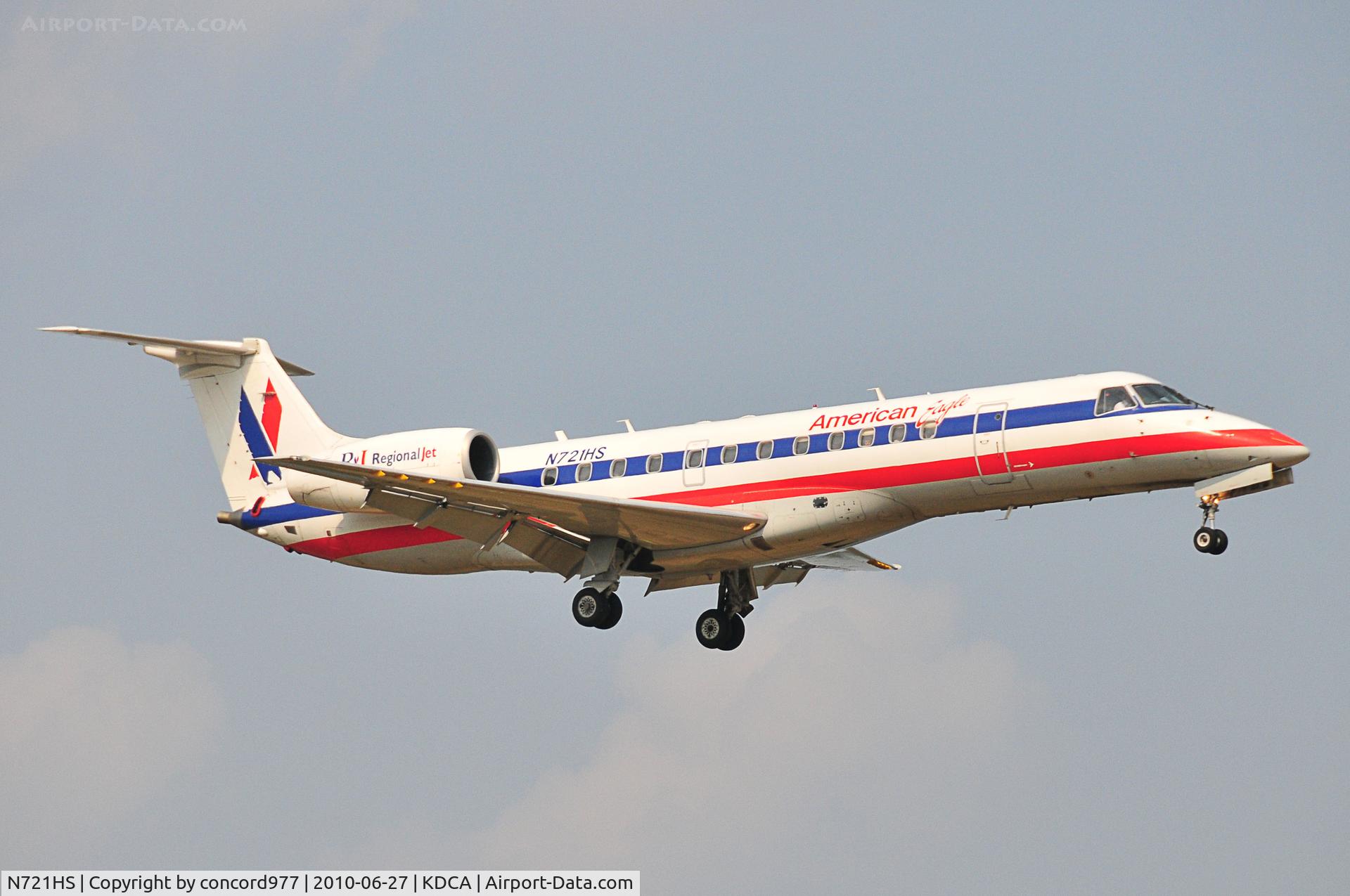 N721HS, 2000 Embraer ERJ-135LR (EMB-135LR) C/N 145283, Seen at KDCA on 6/27/2010