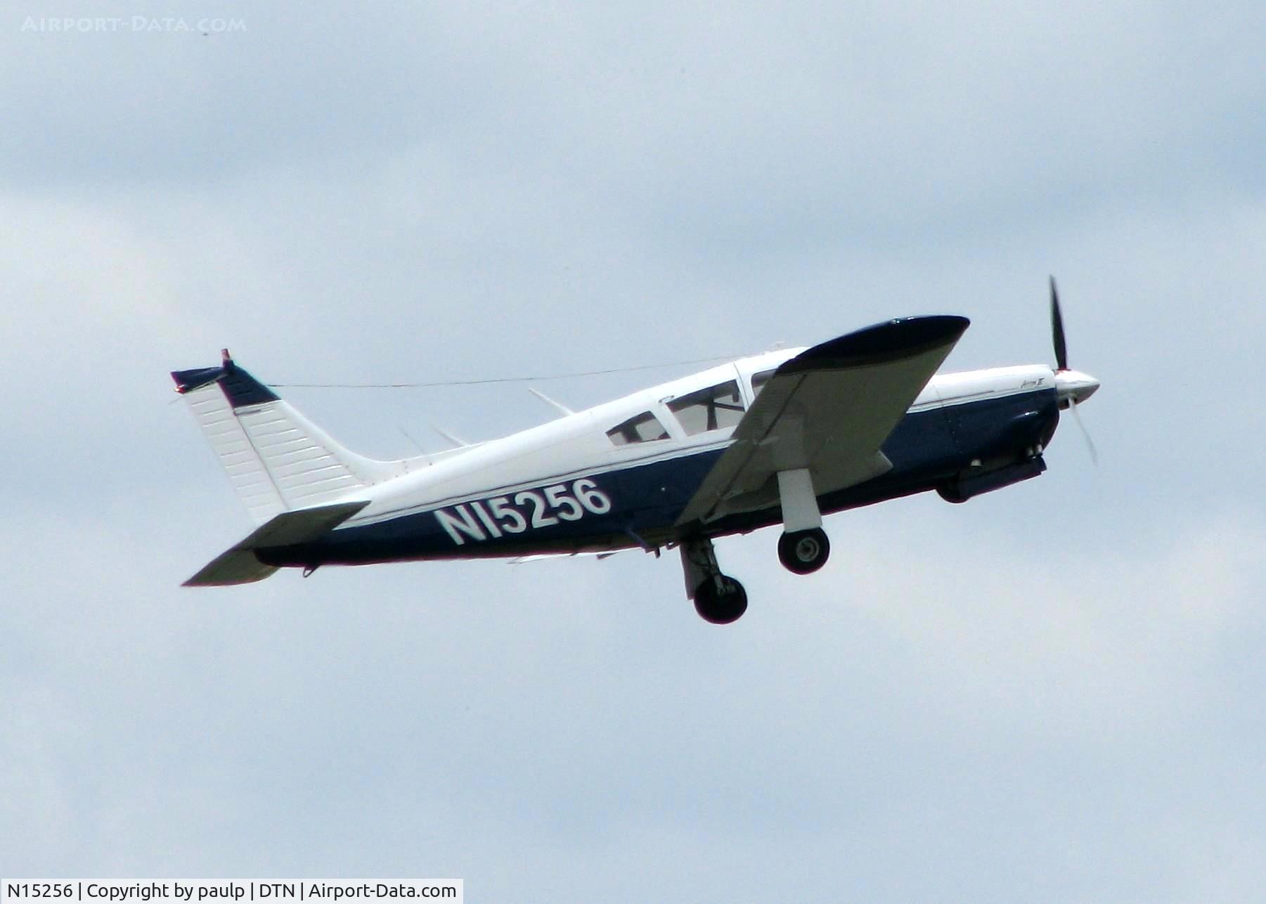 N15256, 1972 Piper PA-28R-200 C/N 28R-7335044, Off of runway 14 at Downtown Shreveport.