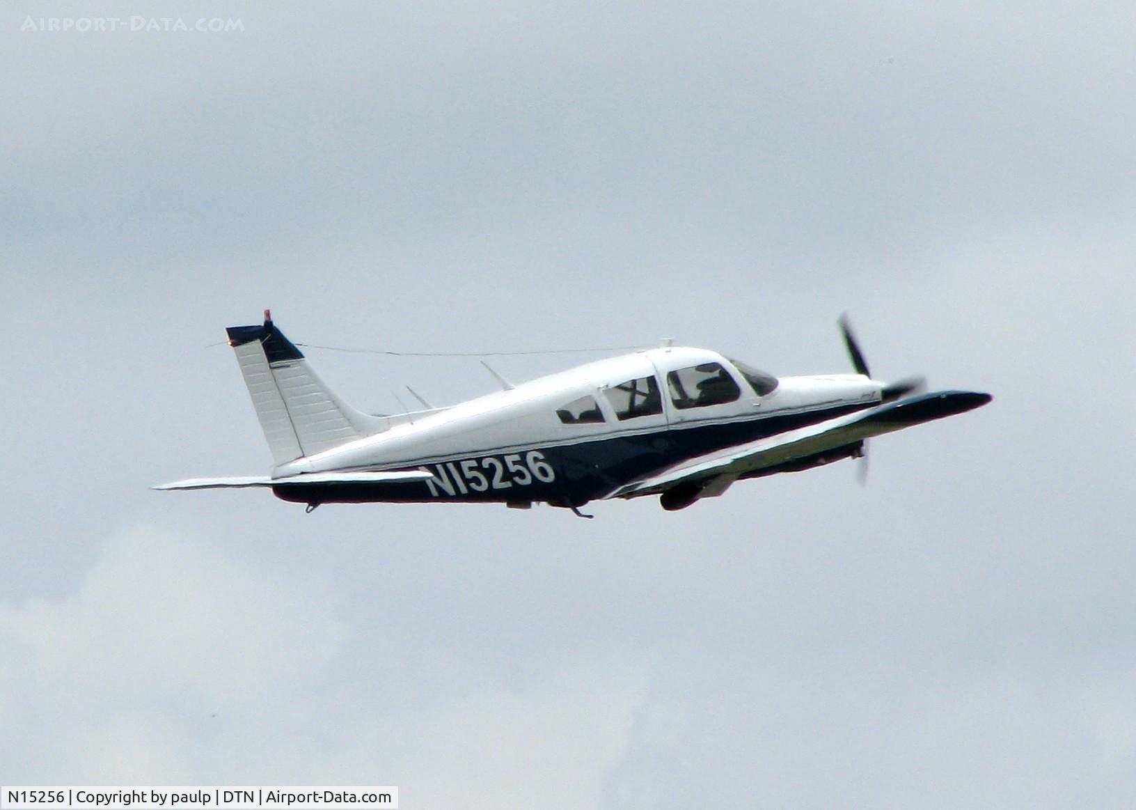 N15256, 1972 Piper PA-28R-200 C/N 28R-7335044, Off of runway 14 at Downtown Shreveport.