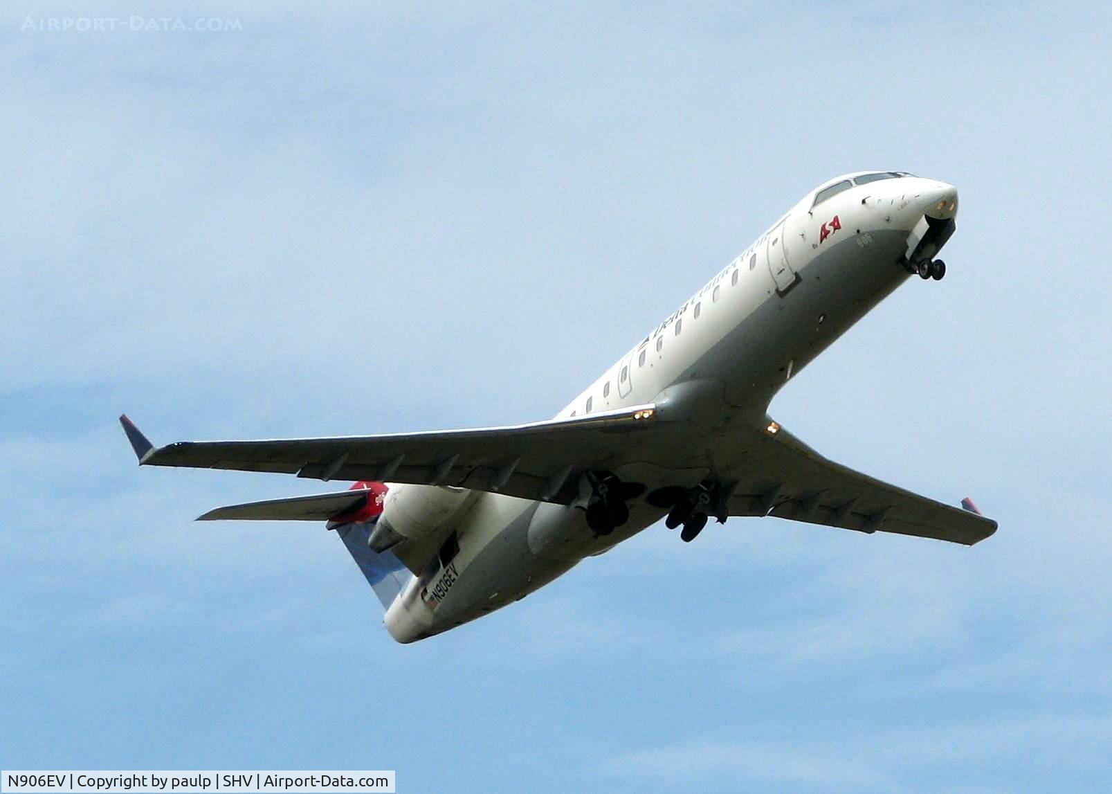 N906EV, 2002 Bombardier CRJ-200ER (CL-600-2B19) C/N 7642, Off of 14 at Shreveport Regional.