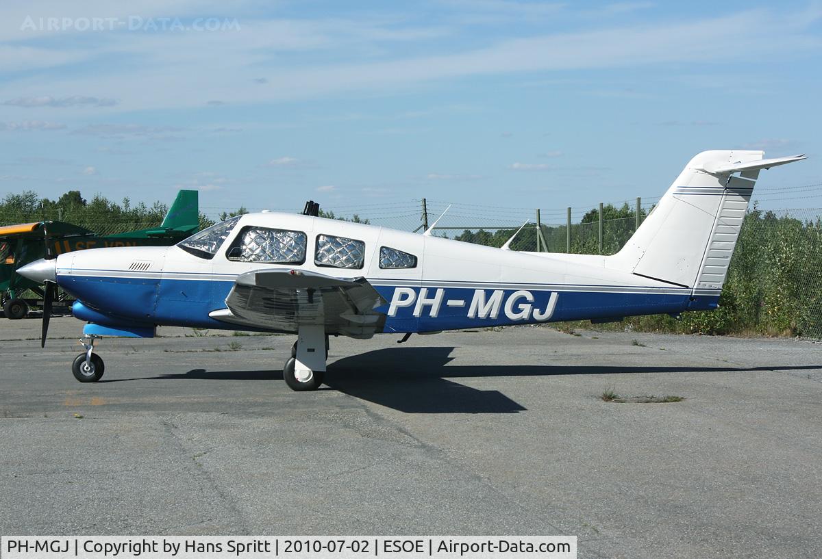 PH-MGJ, Piper PA-28RT-201T Arrow IV C/N 28R7931139, Nice Piper Arrow