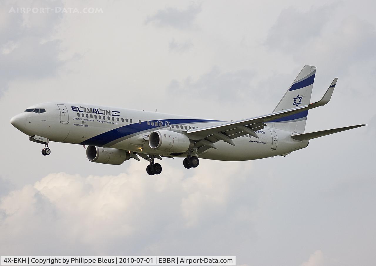 4X-EKH, 2009 Boeing 737-85P C/N 35458, Israelian wingleted guest on short final rwy 25L in the late afternoon (sun hiding).