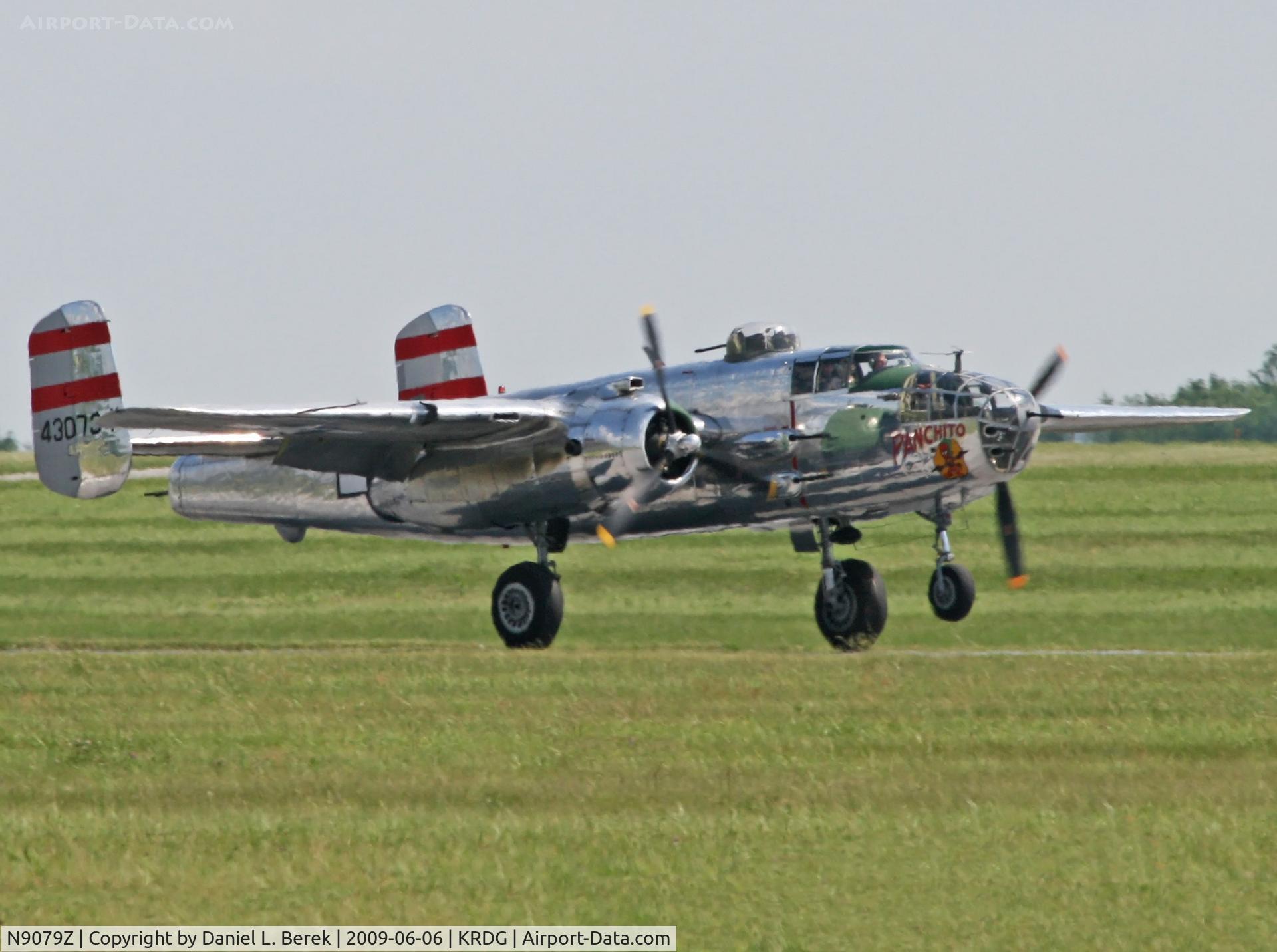 N9079Z, 1944 North American TB-25N Mitchell C/N 108-34009, Panchito unsticks from the ground at Reading.