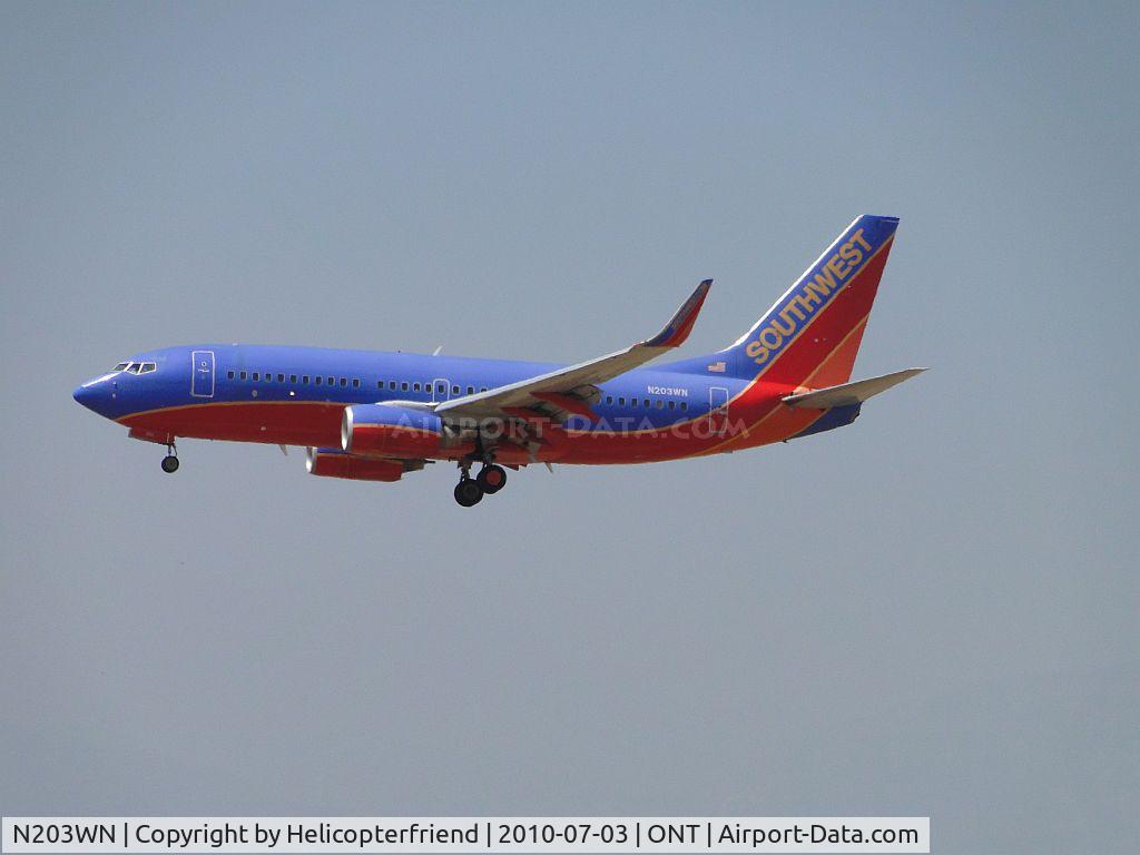 N203WN, 2005 Boeing 737-7H4 C/N 32483, On final to runway 26R at Ontario