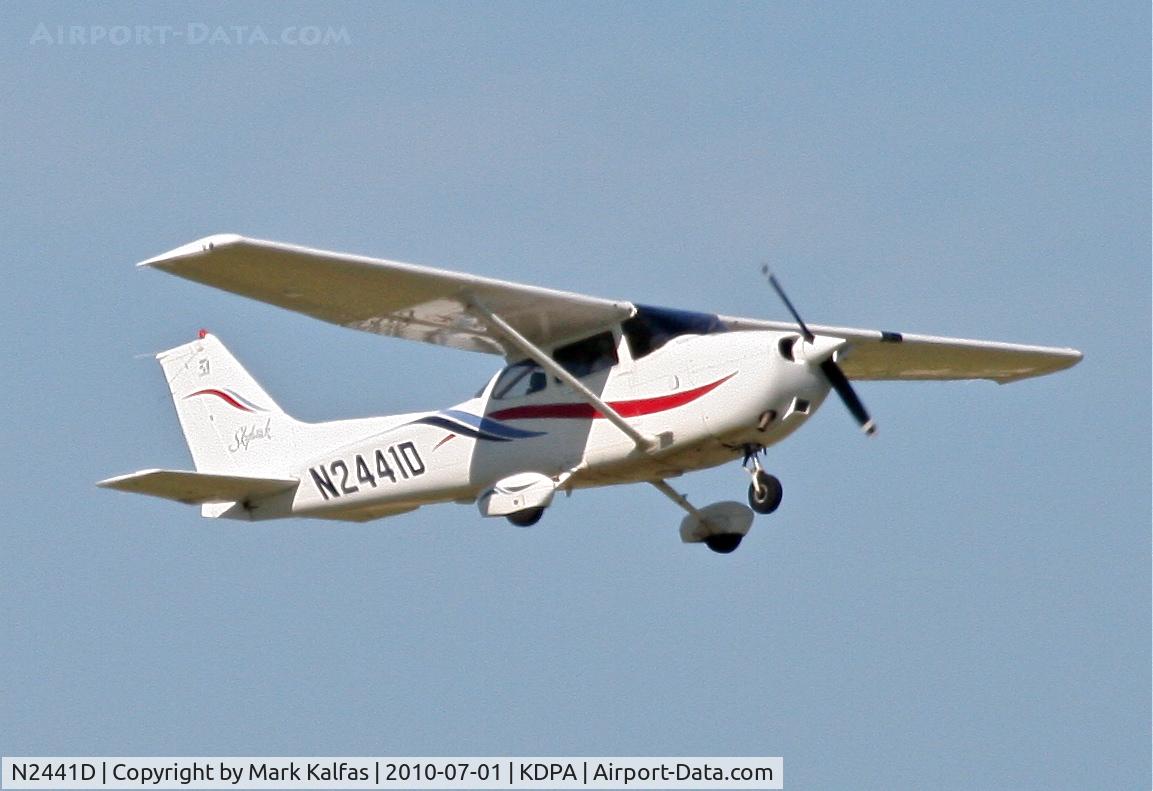 N2441D, 2000 Cessna 172R Skyhawk C/N 17280983, Cessna Skyhawk  C172R, N2441D departing 20R KDPA.