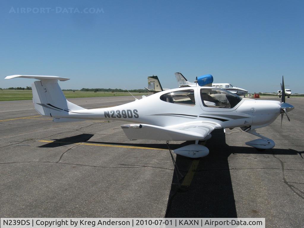 N239DS, 2007 Diamond DA-40 Diamond Star C/N 40.831, Diamond DA40 Star on the line.