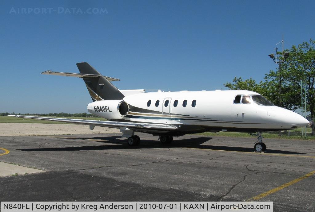 N840FL, 2004 Raytheon Hawker 800XP C/N 258666, Raytheon Hawker 800XP at the fuel pump.