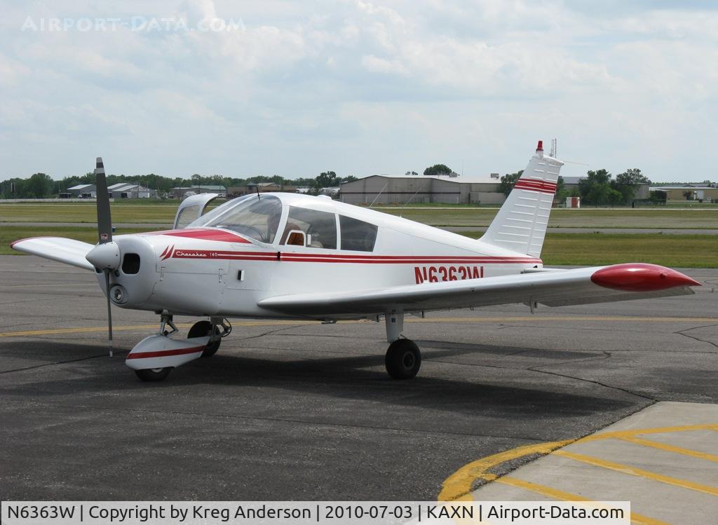 N6363W, 1964 Piper PA-28-140 C/N 28-20421, Piper PA-28-140 Cherokee at the fuel pump.