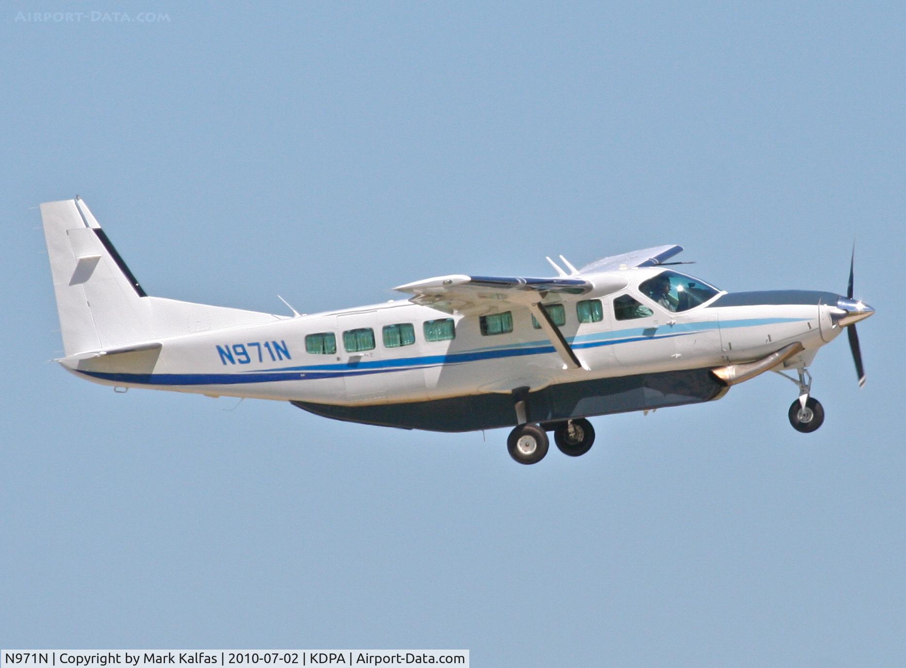 N971N, 2004 Cessna 208B Grand Caravan C/N 208B1071, WORLDWIDE AIRCRAFT LEASING CORP Cessna 208B Grand Carivan, N971N off 20R at Whiskey 7 KDPA while practicing full stop landings.