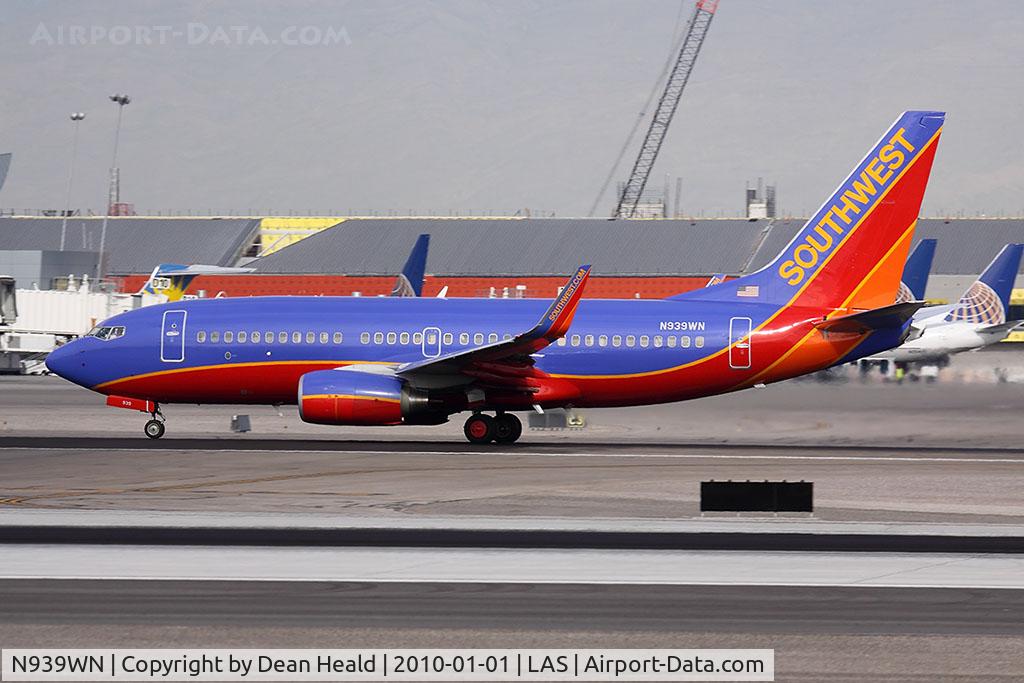 N939WN, 2009 Boeing 737-7H4 C/N 36646, Southwest Airlines N939WN (FLT SWA1726) on takeoff roll on RWY 25R enroute to Los Angeles Int'l (KLAX).