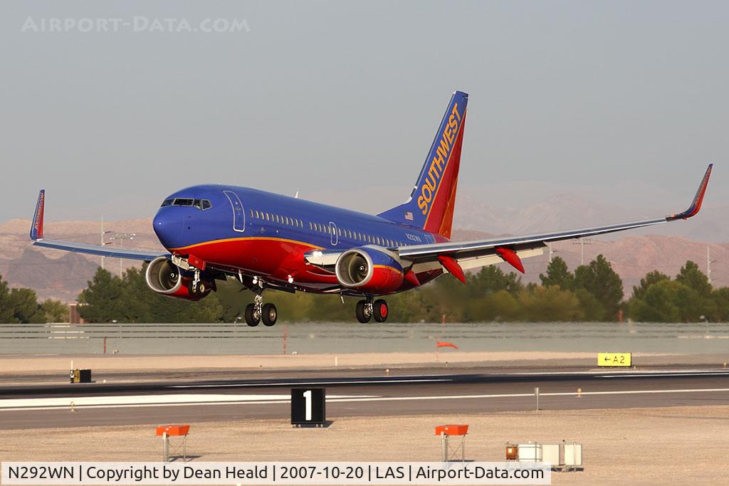 N292WN, 2007 Boeing 737-7H4 C/N 32538, Southwest Airlines N292WN (FLT SWA1662) from Houston Hobby Airport (KHOU) landing RWY 25L. Delivered to Southwest Airlines September 18, 2007.