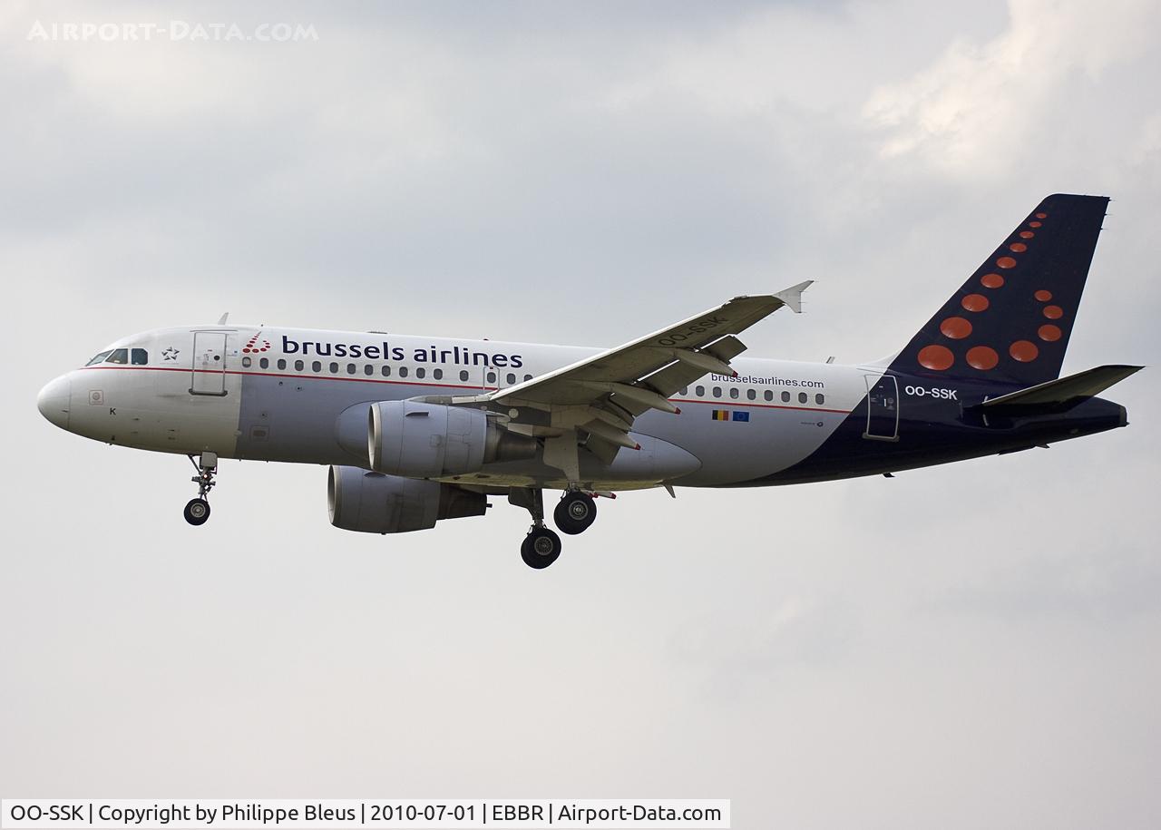 OO-SSK, 2000 Airbus A319-112 C/N 1336, Local bird, ex-Sabena, back to lessor, ex-SN Brussels, now with Brussels Airlines. Short final rwy 25L.