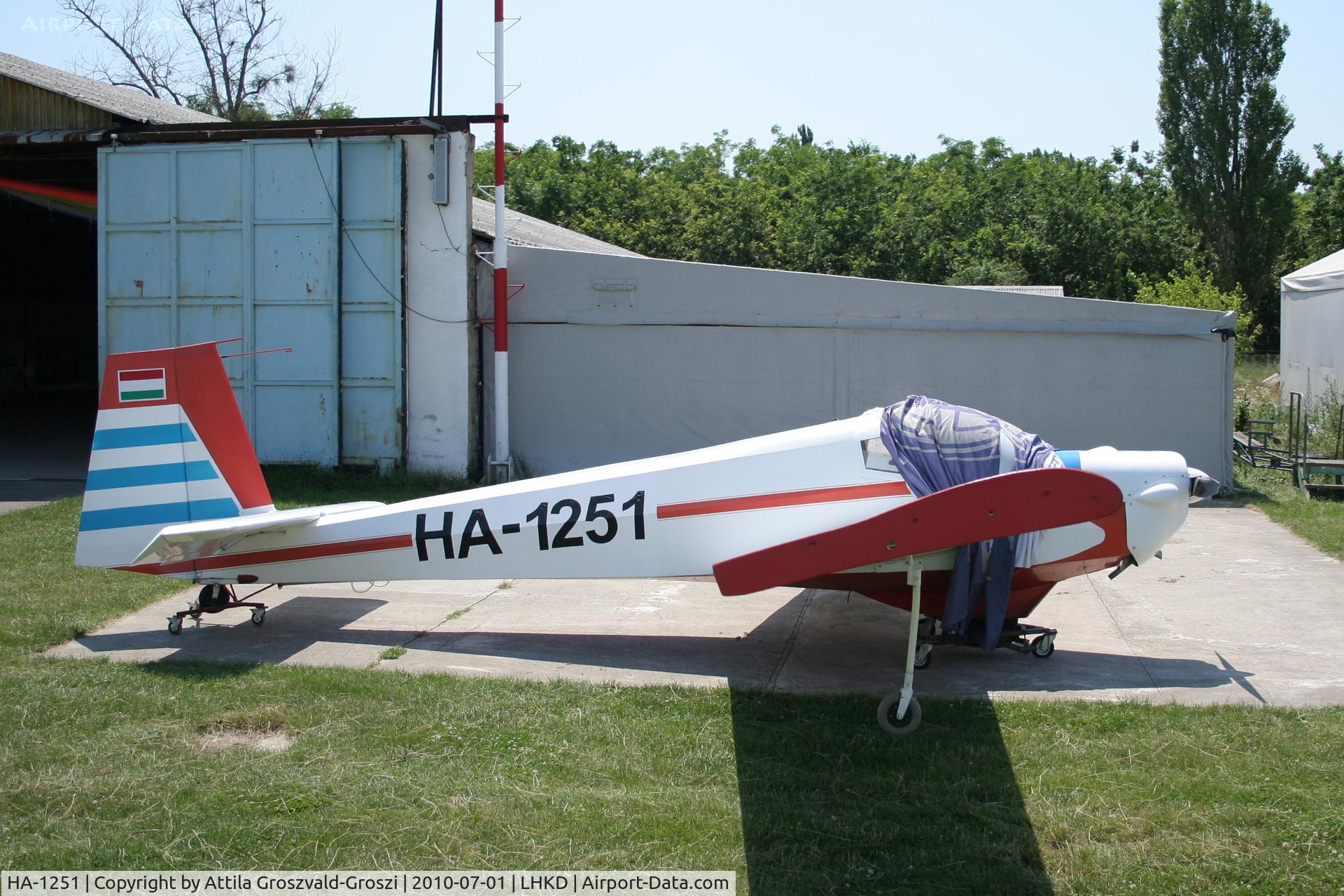 HA-1251, 1970 Scheibe SF-25B Falke C/N 46135, Kecskéd Airfield, Hungary.