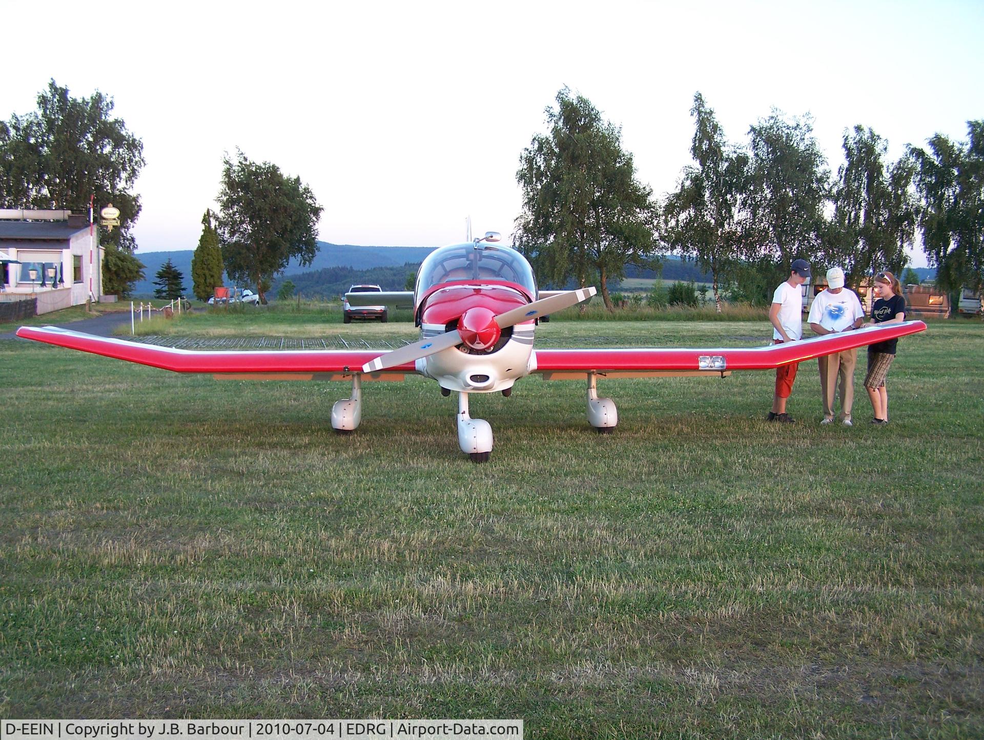 D-EEIN, Robin DR-400-160 Chevalier C/N 935, It's nice to see the youth getting involved in flying.