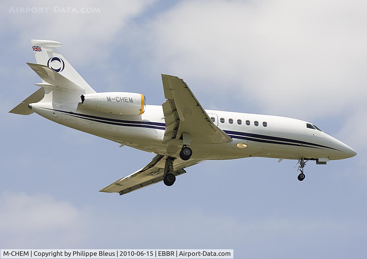 M-CHEM, 2007 Dassault Falcon 2000EX C/N 128, Flying pot of gold on short final rwy 02.
