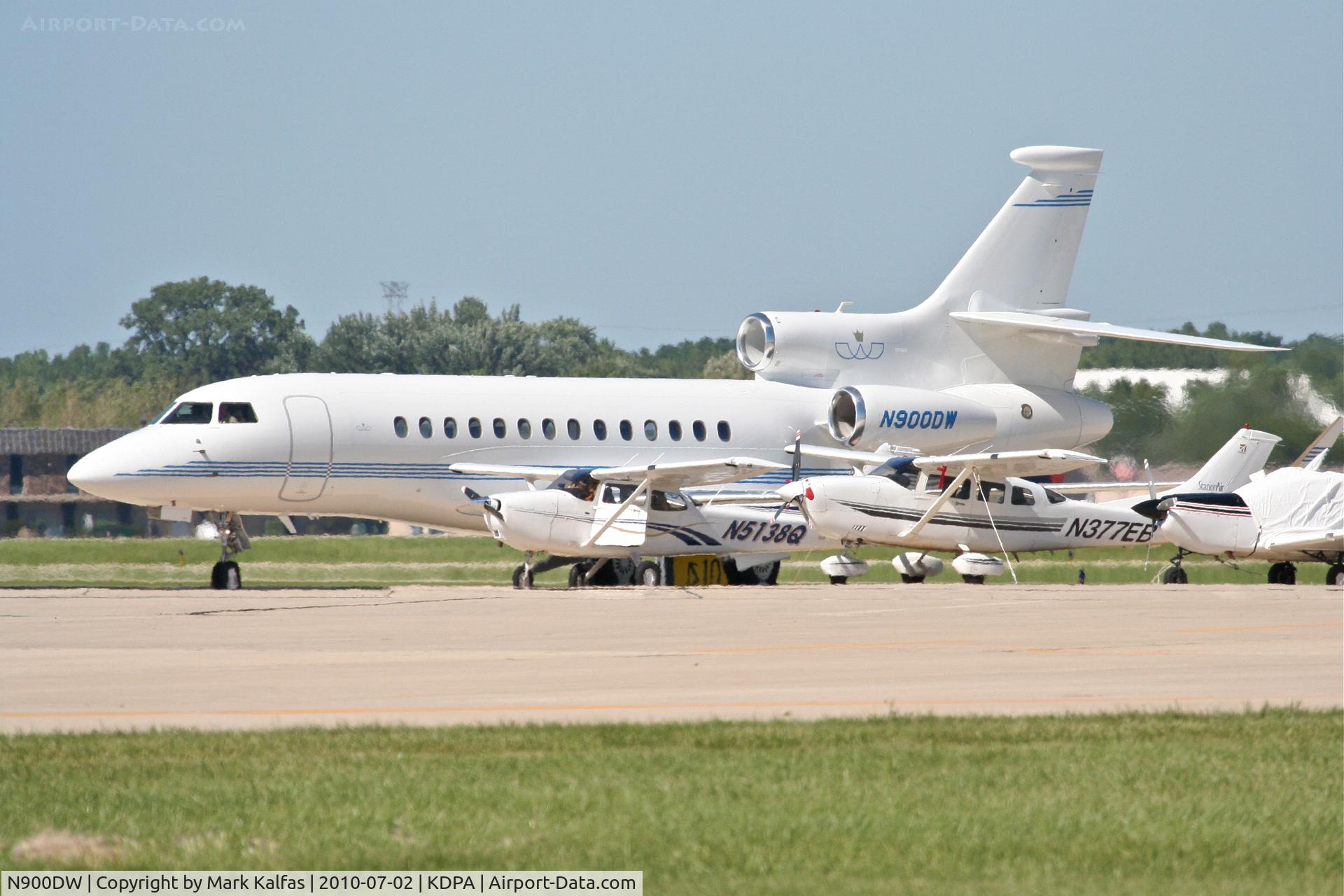 N900DW, 2008 Dassault Falcon 7X C/N 39, WHITECO Dassault Aviation FALCON 7X, N900DW taxiing to the ramp KDPA after arriving from KYVPZ.