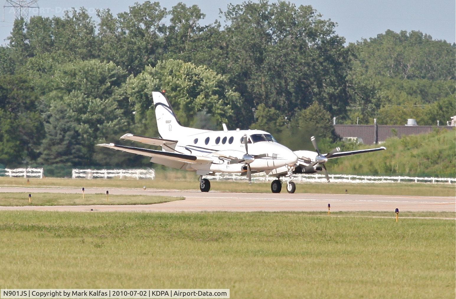 N901JS, Raytheon Aircraft Company C90A C/N LJ-1726, SHEWMAKER AIR LLC Beechcraft King Air 90, N901JS arriving KDPA from KVBT.