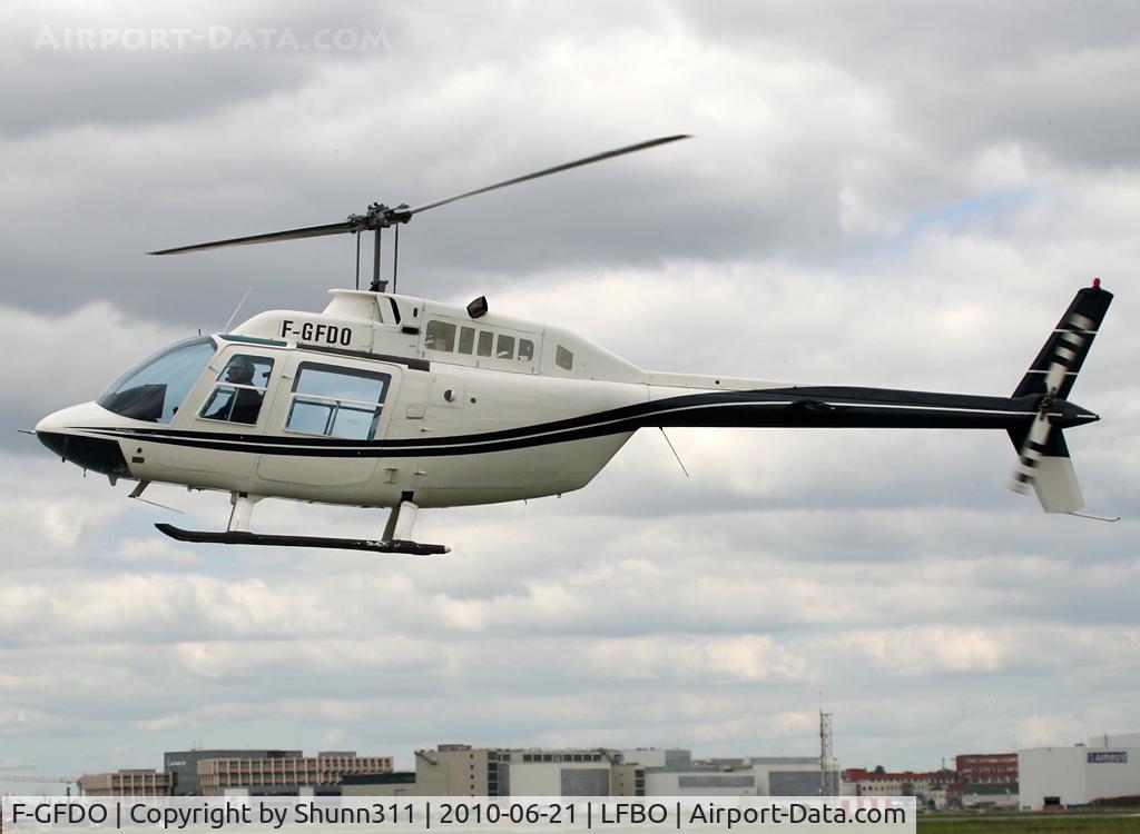 F-GFDO, Agusta AB-206B JetRanger II C/N 8531, Taxiing FATO 32H for departure...