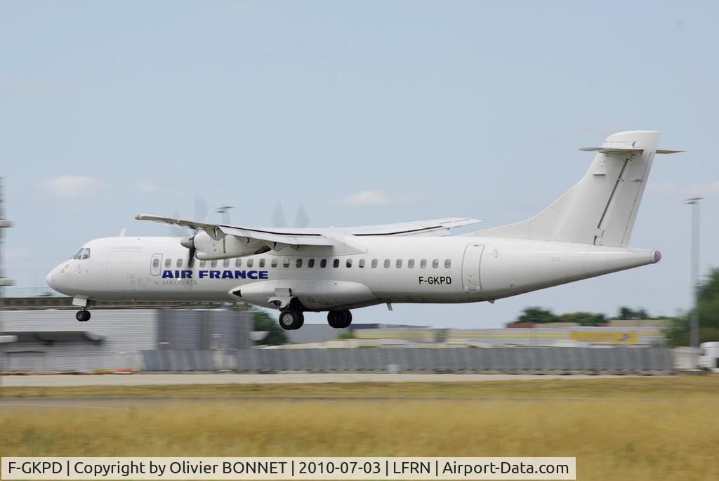 F-GKPD, 1990 ATR 72-202 C/N 177, Landing at Rennes Airport