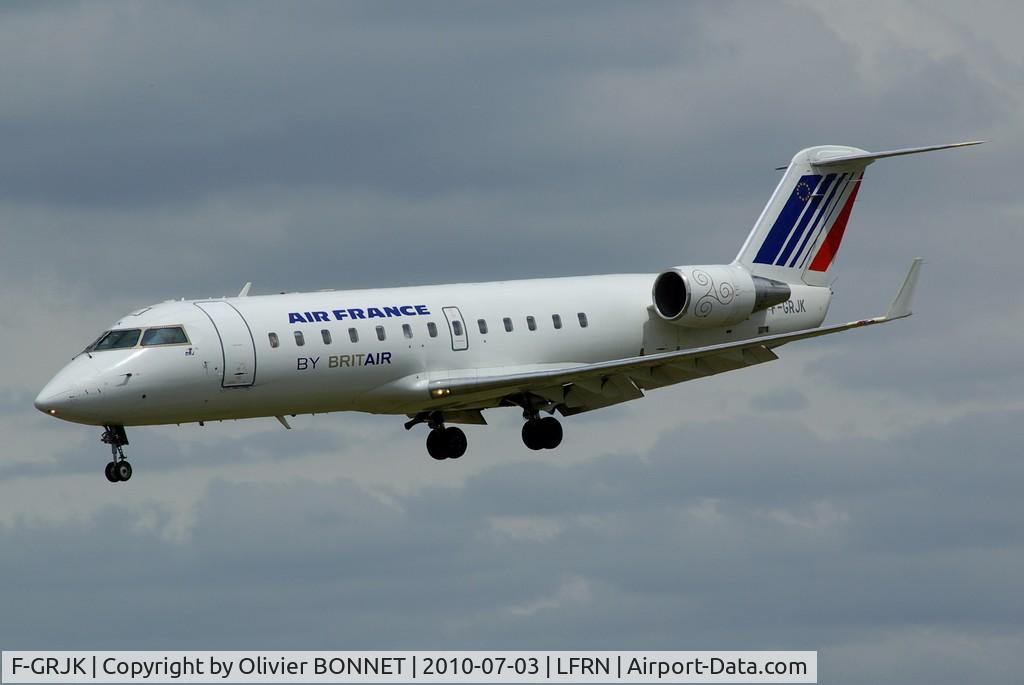 F-GRJK, 1998 Canadair CRJ-100ER (CL-600-2B19) C/N 7219, Landing at Rennes Airport