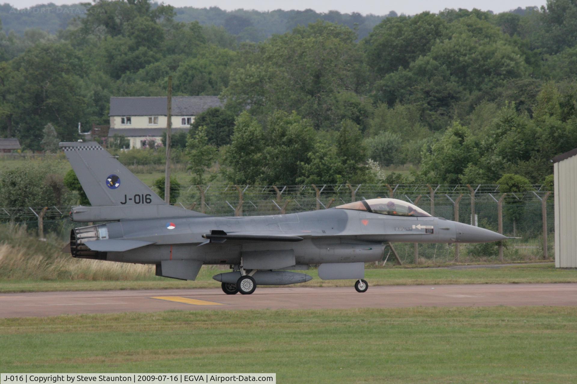 J-016, General Dynamics F-16AM Fighting Falcon C/N 6D-172, Taken at the Royal International Air Tattoo 2009