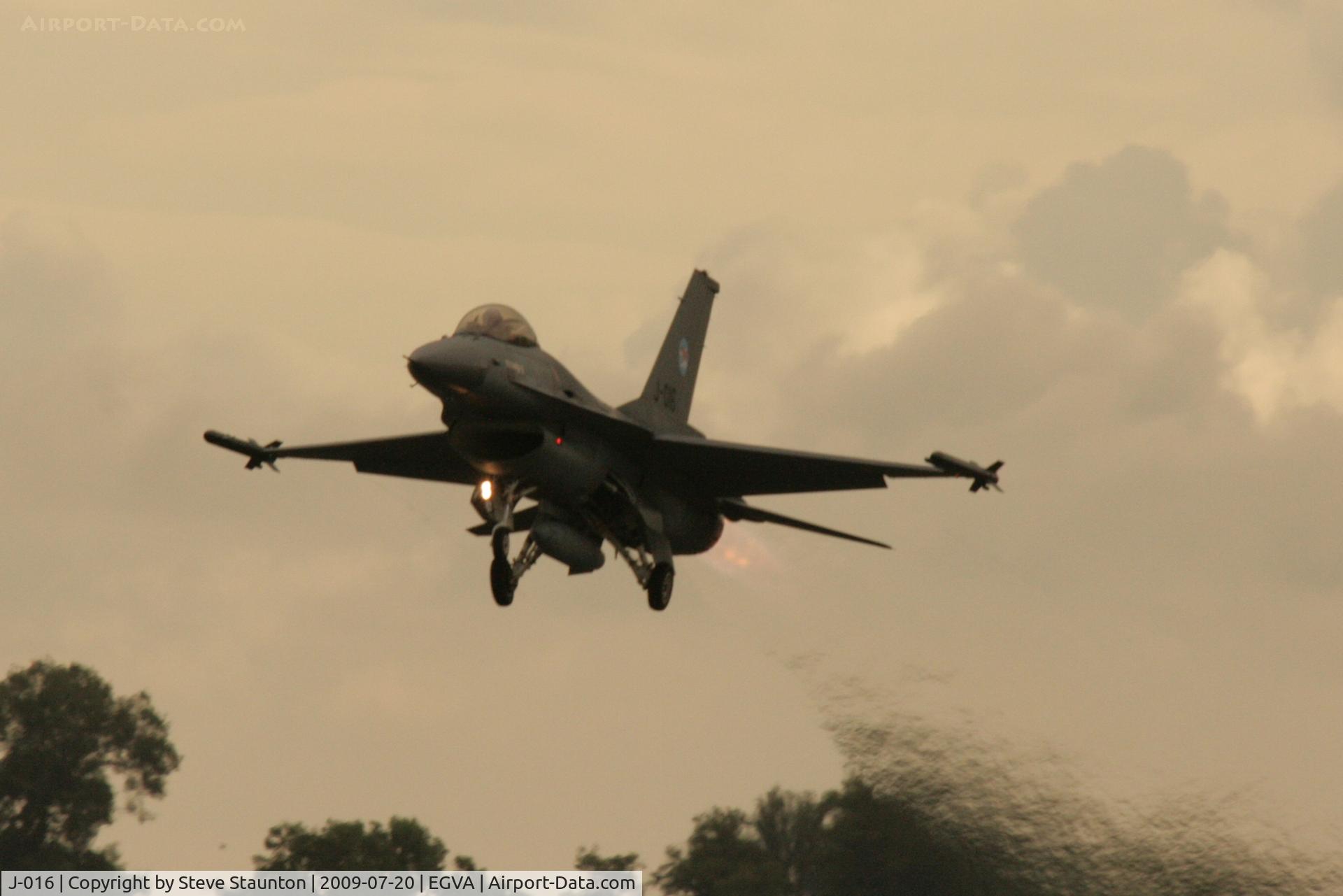 J-016, General Dynamics F-16AM Fighting Falcon C/N 6D-172, Taken at the Royal International Air Tattoo 2009