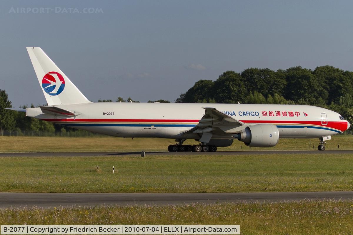 B-2077, 2010 Boeing 777-F6N C/N 37713, departing via RW24