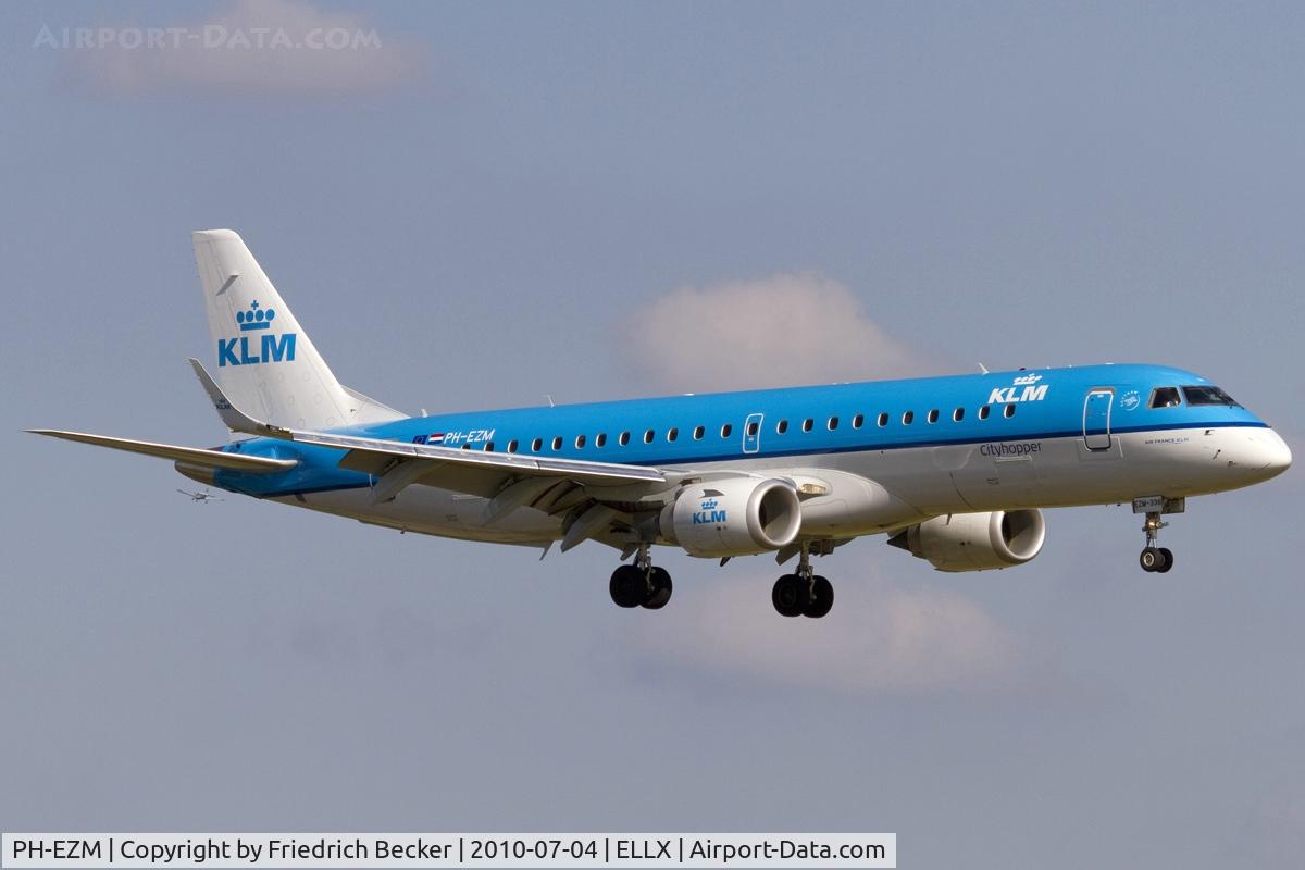 PH-EZM, 2010 Embraer 190LR (ERJ-190-100LR) C/N 19000338, short final RW24