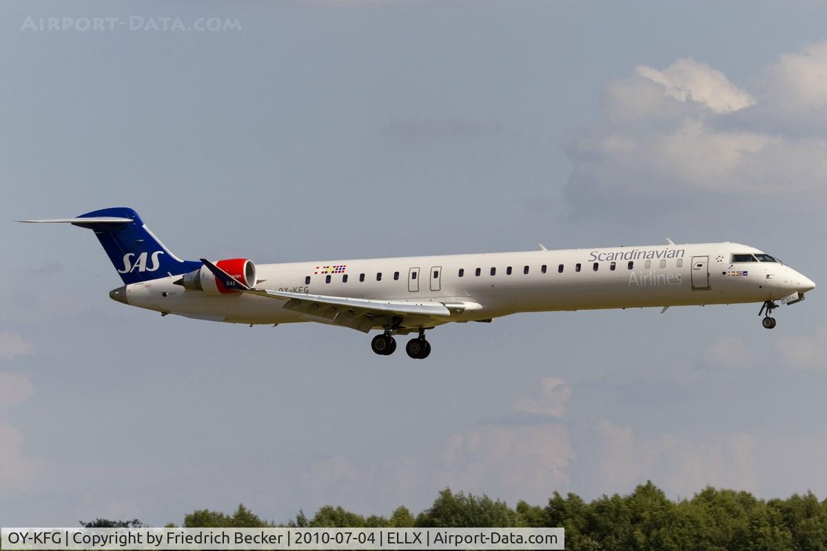 OY-KFG, 2009 Bombardier CRJ-900ER (CL-600-2D24) C/N 15237, short final RW24