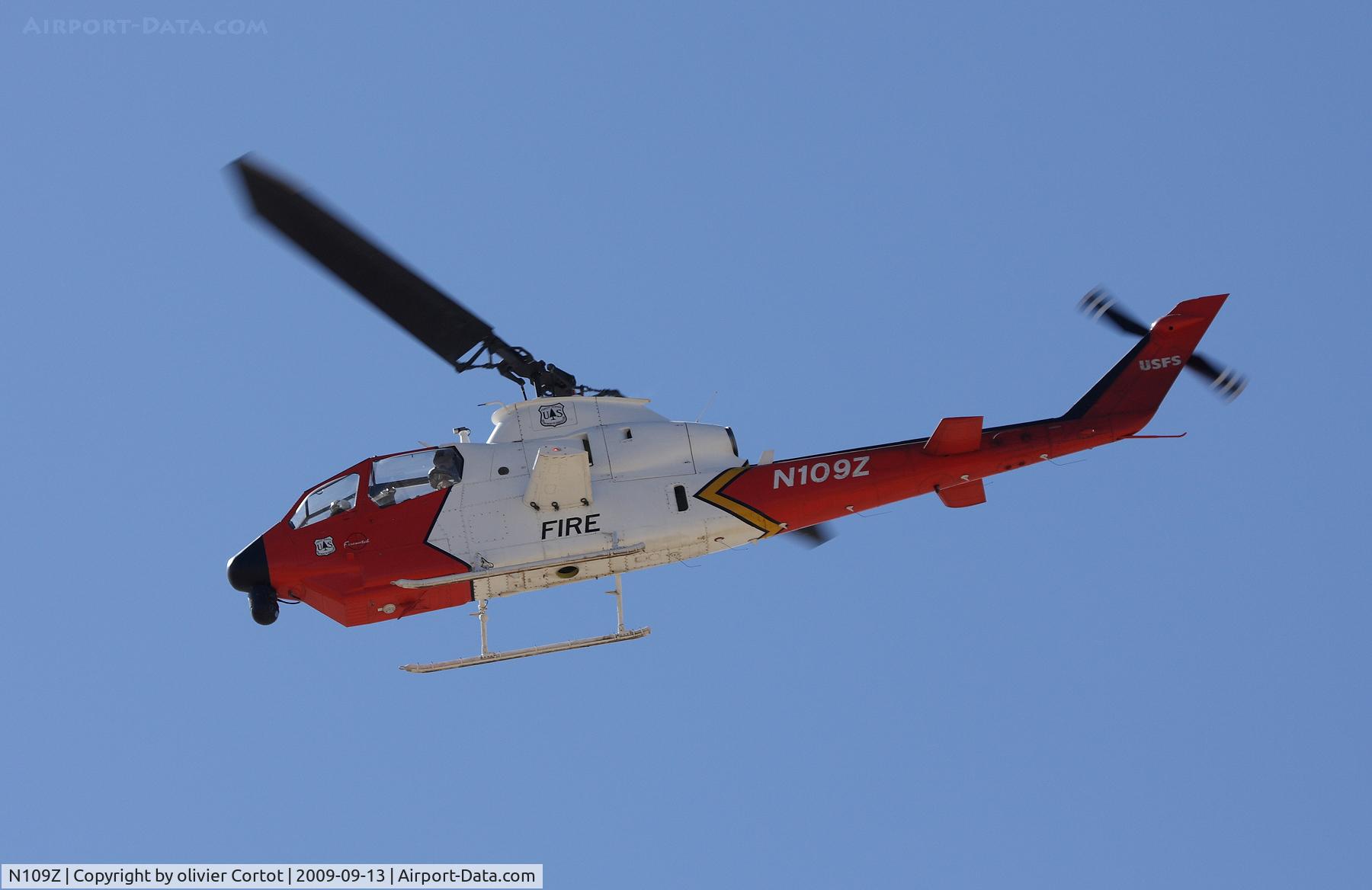 N109Z, 1969 Bell AH-1F Cobra C/N 20854, Flying over my car ! lucky I had the camera next to me.