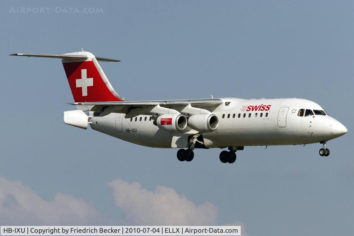 HB-IXU, 1995 British Aerospace Avro 146-RJ100 C/N E3276, short final RW24