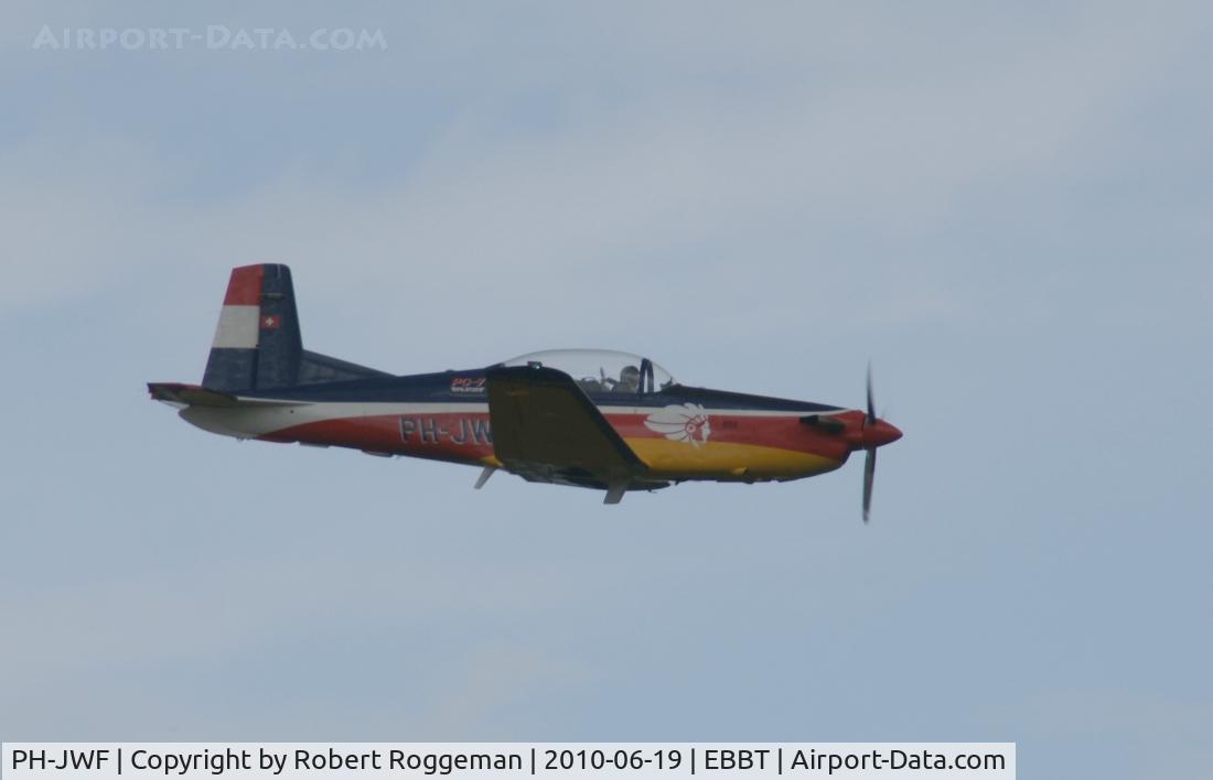 PH-JWF, 1987 Pilatus PC-7 Turbo Trainer C/N 520, Arriving with a low pass.
Brasschaat Airfield 100 years