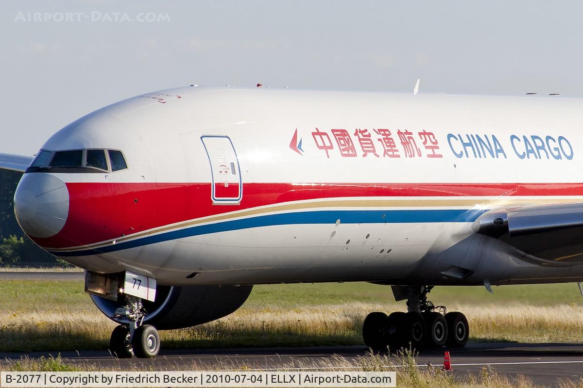 B-2077, 2010 Boeing 777-F6N C/N 37713, taxying to the active