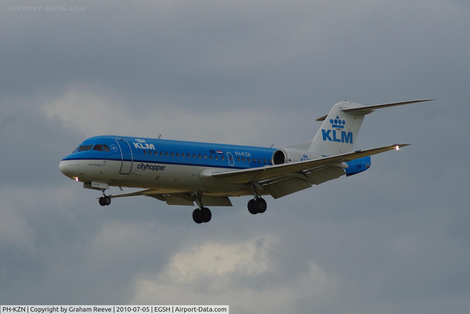 PH-KZN, 1995 Fokker 70 (F-28-0070) C/N 11553, Landing at Norwich.