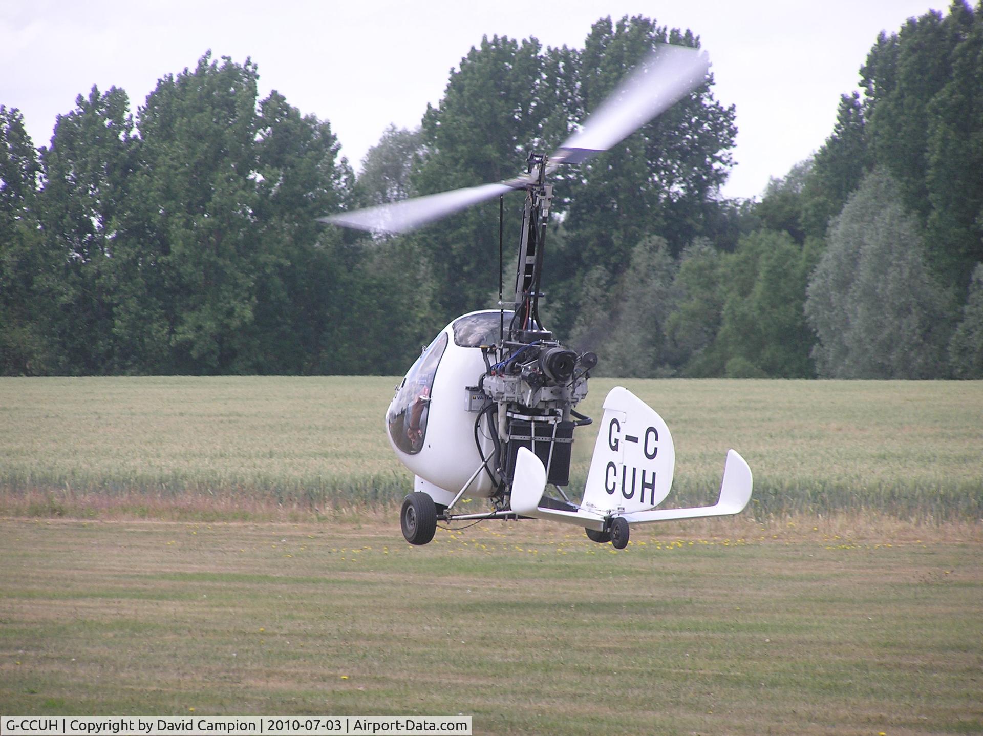 G-CCUH, 2004 RAF 2000 GTX SE C/N PFA G/13-1356, Touching down at Lower wasing Farm, Brimpton on 3 July 2010
