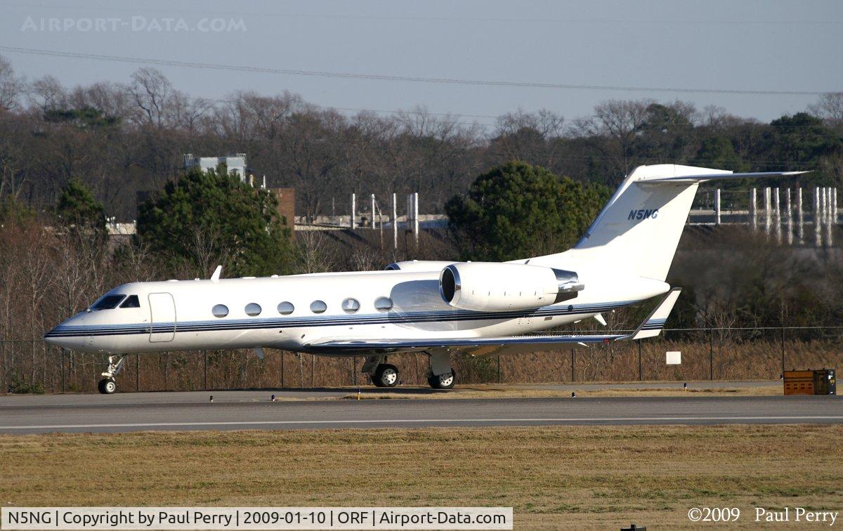 N5NG, 2002 Gulfstream Aerospace G-IV C/N 1485, Taxiing to the active