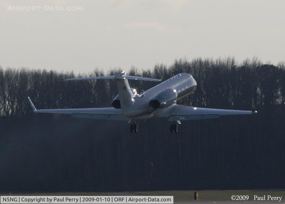 N5NG, 2002 Gulfstream Aerospace G-IV C/N 1485, Gracefully leaving the ground