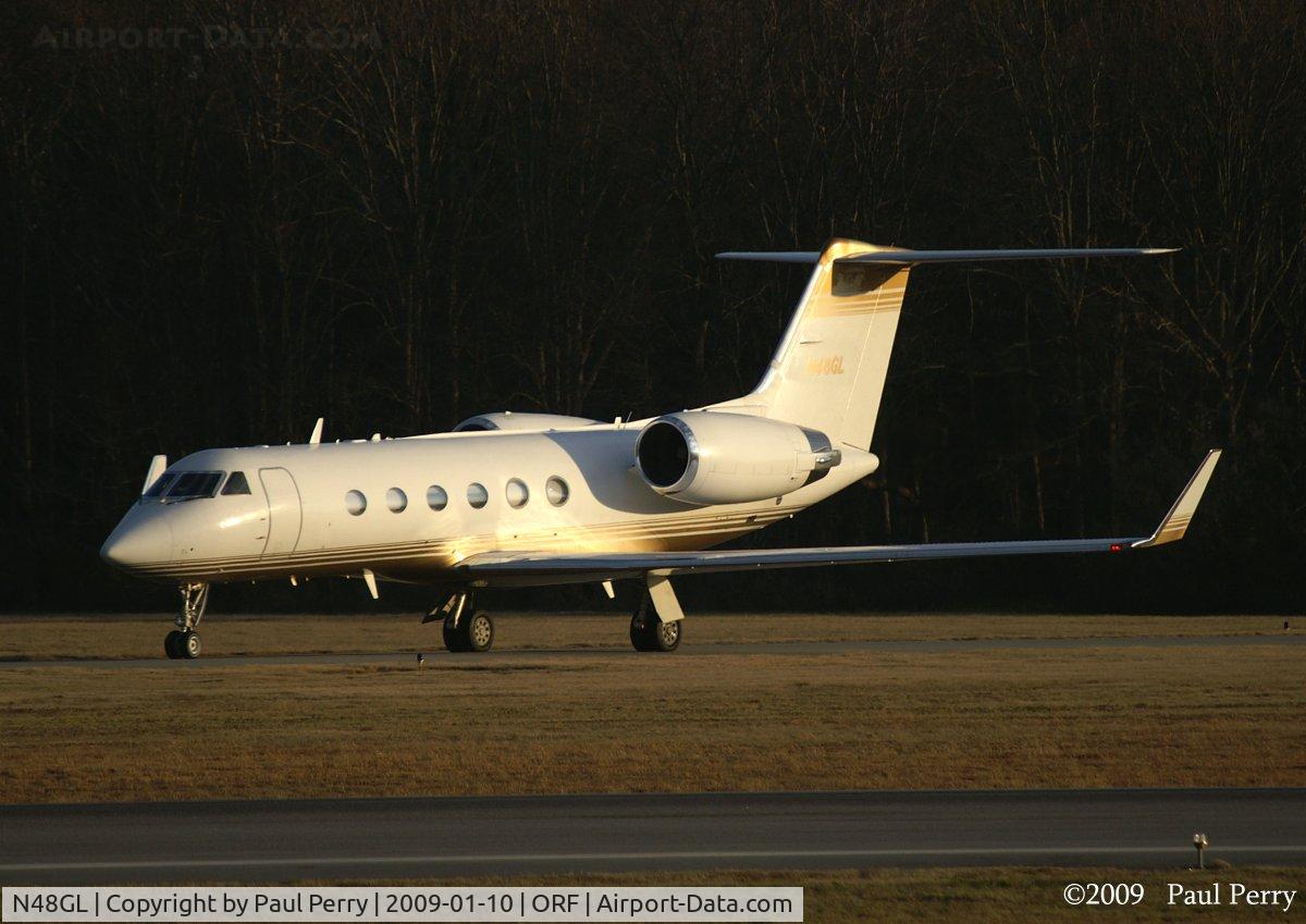 N48GL, 1988 Gulfstream Aerospace G-IV C/N 1052, Nicely lit, looking good at the end of the runway