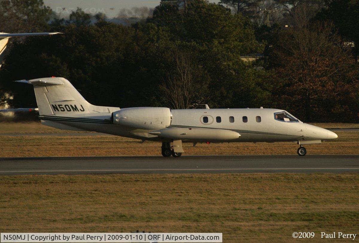 N50MJ, 1978 Gates Learjet 35A C/N 164, Classic lines of the Lear on profile