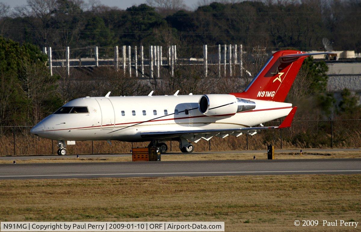 N91MG, 1999 Bombardier Challenger 604 (CL-600-2B16) C/N 5423, A quite bright CL-600 taxiing for takeoff