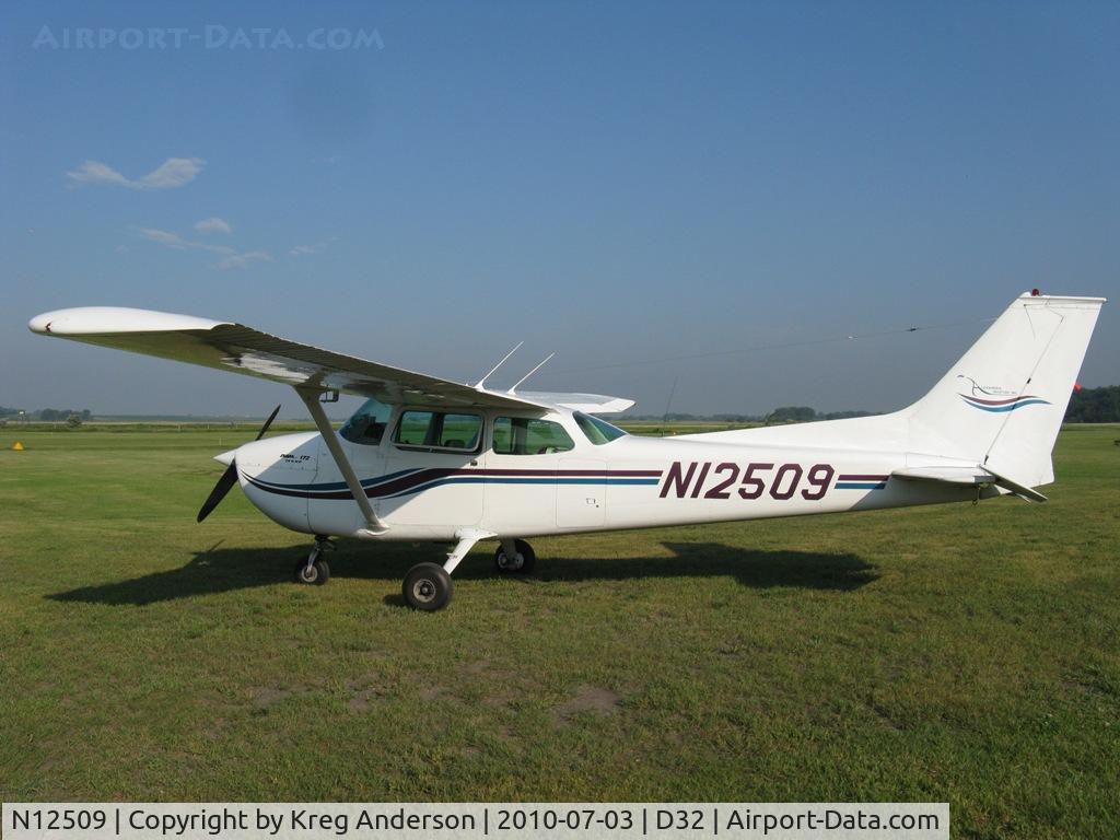N12509, 1973 Cessna 172M C/N 17262030, Starbuck Fly-in 2010