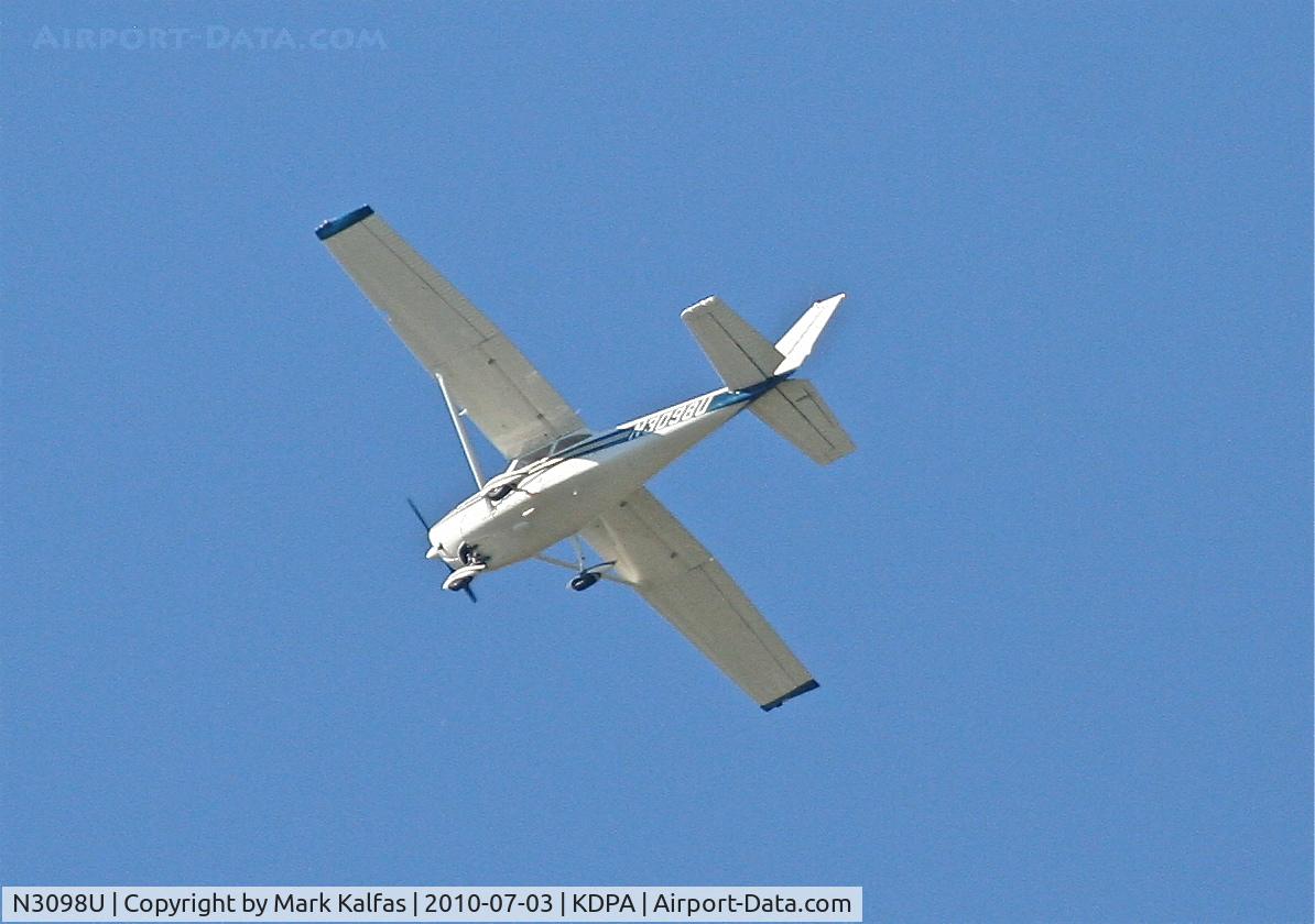 N3098U, 1963 Cessna 172E C/N 17250698, Cessna 172E, N3098U northbound over KDPA.