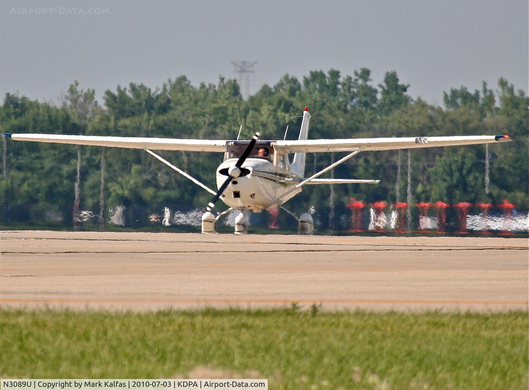N3089U, 1963 Cessna 172E C/N 17250689, Cessna 172E, N3098U taxiing to the ramp at KDPA.