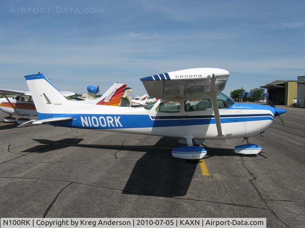 N100RK, 1974 Cessna 172M C/N 17263551, Cessna 172M Skyhawk on the line.